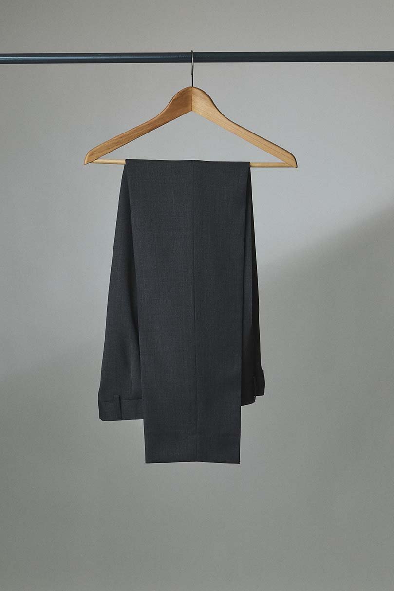 Pantalon liso gris medio